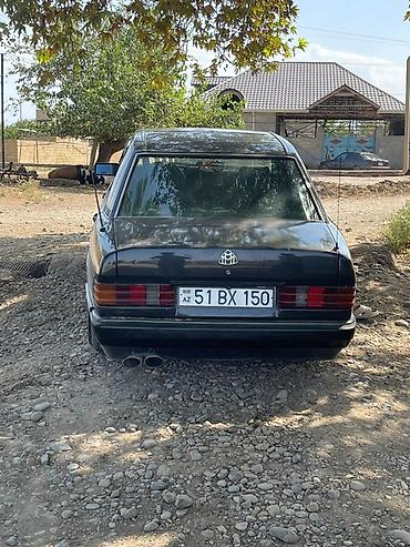 yan güzgülər s: Mercedes-Benz 190 (W201) sedan — qara rəng, 4 qapı. Texniki və dizayn — 9