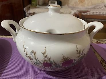 dish sets: Столовый сервиз из фарфора с золотистым кантом и цветочным декором — 2