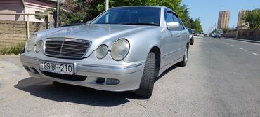 Mercedes-Benz: Mercedes-Benz E 230: 2.2 l | 2001 il