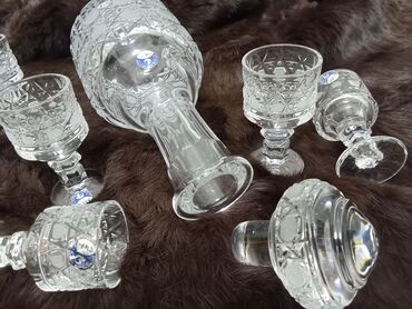Digər dəstlər və servizlər: Büllur içki dəsti - Tərkibi: 1 ədəd qapaqlı qrafin + 6 ədəd balaca — 9