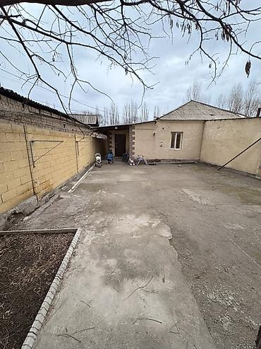 Продажа коттеджей и домов: Пол дома с участком и двором - Пол дом на огороженной территории — 2