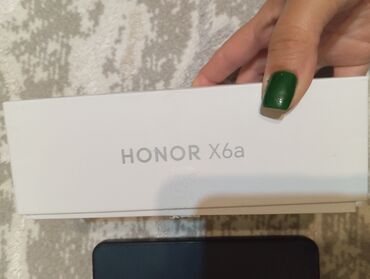 Digər mobil telefonlar: Smartfon – mavi rəngli arxa qapaq, parıltılı gradient effektli dizayn — 9