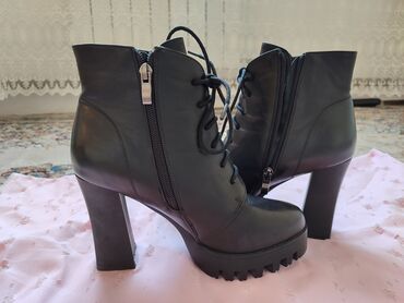 Ботинки и ботильоны: Кожаные зимние сапоги люкс + 2 пары в подарок Размер 38 (245 мм) — 4