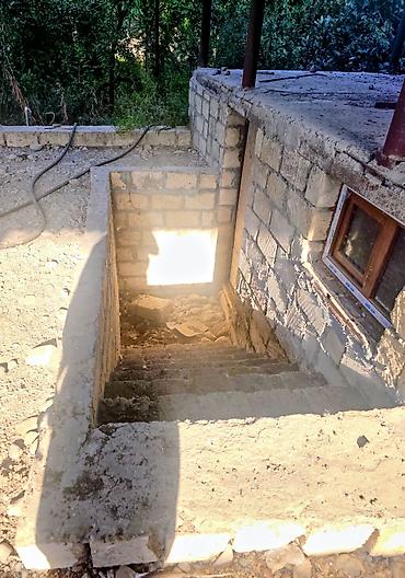 yarım tikili ev: Satılır: yarımçıq tikili həyət evi - Layihə: daş divarlı, iri eyvanlı — 2