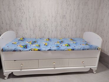 besiy: Oğlan və qız üçün, İşlənmiş, Çarpayı, Bazasız, Matras ilə, Siyirməli