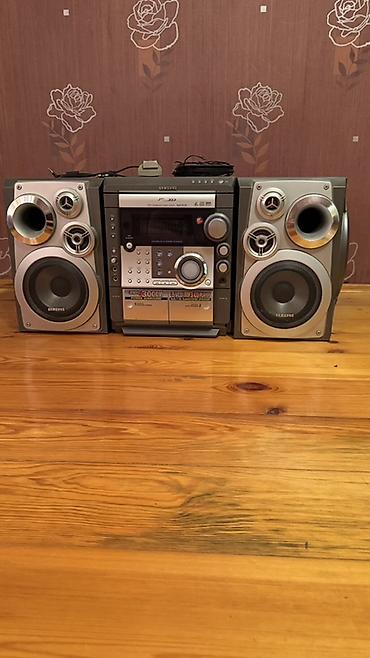 Musiqi mərkəzləri: Samsung mini Hi-Fi audiosistem Xüsusiyyətlər: - 2 ədəd ayrı akustik — 4