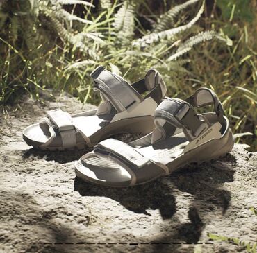 мужской сандали: Продаю новые сандали Adidas,размер 10 подойдет на стопу 27см