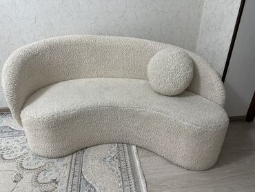 мебель для маникюра: Срочно продаю мягкий диван Teddy Идеально подходит для салон красоты