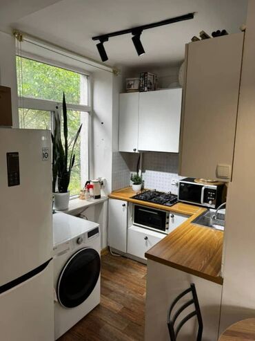 Долгосрочная аренда домов: 1 комната, 34 м², Индивидуалка, 3 этаж, Старый ремонт