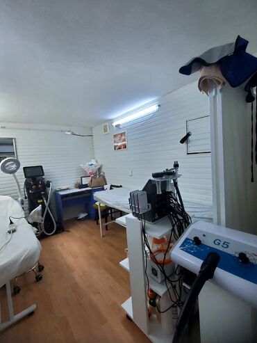 Digər kommersiya daşınmaz əmlakı: Memar Əcəmidə salon icarəyə verilir Lazer otagıda var 650 Azn — 4