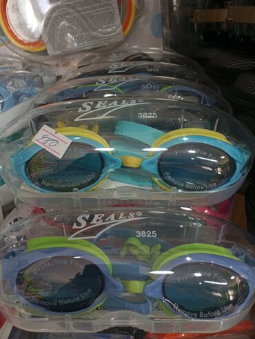 очки плавания: Очки для плавания. Не пропускают воду, хорошо прилегает к голове
