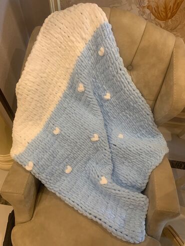 двери баку: Əl işi toxunma uşaq ədyalı, pled. Ölçüsü: 85*80sm. Hazırdır