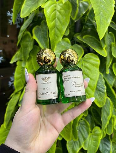 parfum vitrine: Məhsul: Niş və selektiv ətir nümunələri və kompozitları Təsvir: - — 9