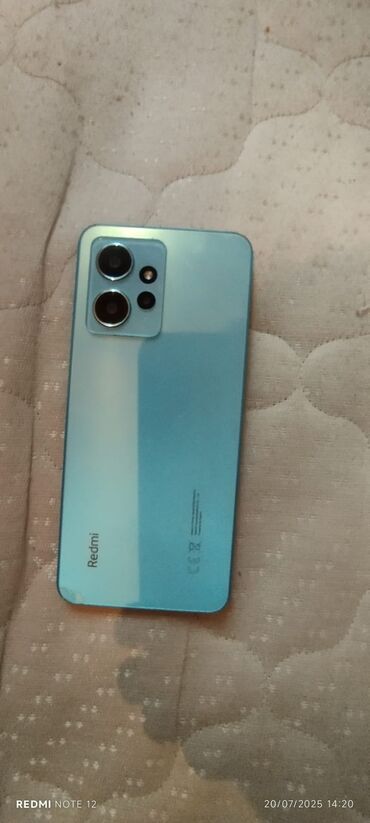 İnformatika: Xiaomi Redmi Note 12 smartfonu, mavi rəngli arxa paneli və üçlü kamera