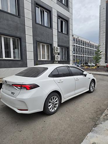 mini kuper: Toyota Corolla: 2021 г., 1.8 л, Гибрид, Седан — 4