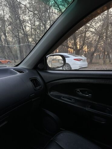 Другие автомобили: Черный седан класса D, 4 двери, левый руль. Кузов с плавными линиями — 17