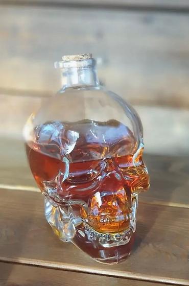 Подарки и сувениры: Набор штоф и рюмки «Череп» • Графин- 800 мл (прочное, толстое стекло) — 7