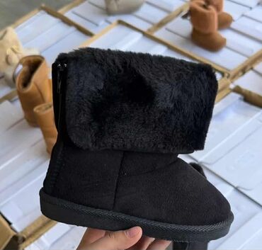 Čizme: Dečje zimske čizmice . Cena 2500 din — 5