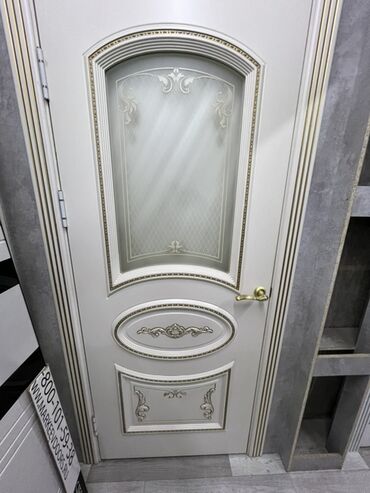 Межкомнатные двери: Стеклянная дверь, МДФ, Распашная