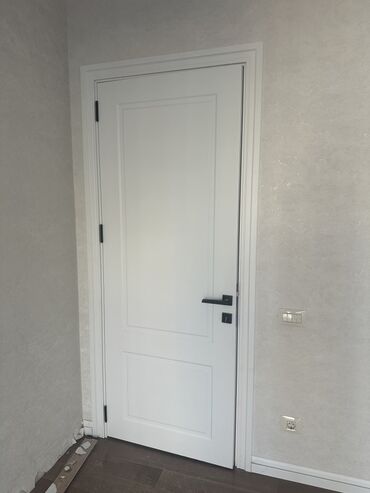 işlənmiş polluq taxtalar: MDF ve taxta materialdan hazirlanmiş, boyalı daxili otaq qapıları