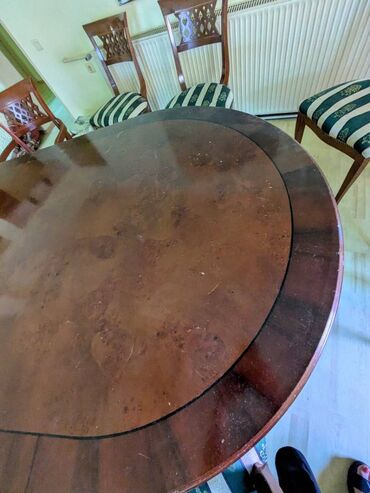 Stolovi: Prodajem trpezarijski sto proizvođača Dekor Kruševac, dimenzija — 6