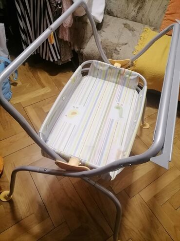 Ostali dečiji nameštaj: Postolje sklapajuće za presflačenje male bebe. Nije pocepano
 Mirjevo — 8