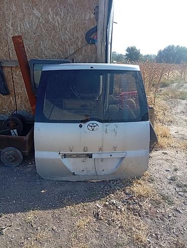 лак авто: Задняя пятая дверь (крышка багажника) для Toyota Voxy. Особенности: - — 3