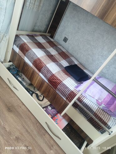 tek kravat işlenmiş: Oğlan və qız üçün, Çarpayı, Matras ilə, Siyirməli, Laminat