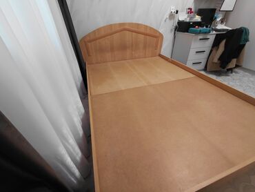 Двуспальные кровати: Продам двухспальную кровать с двумя матрасами (БУ) — 8 000 сом — 3