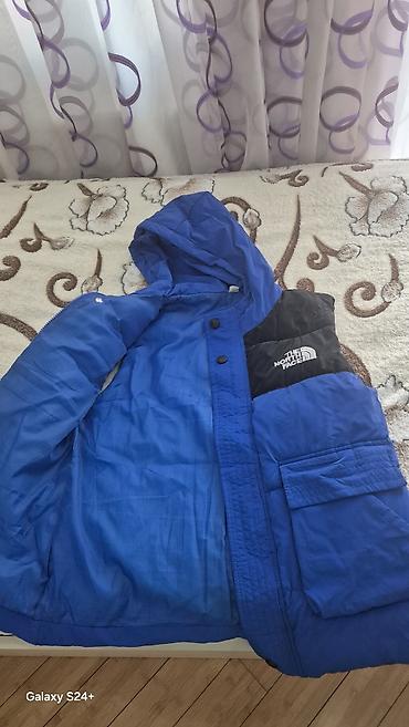 nort face: The North Face kiş/junior qış gödəkçə - Rəng: mavi, çiyin hissəsi — 2