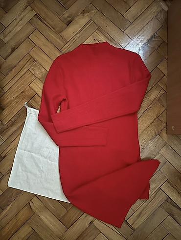 papuce platforma: Crvena pletena haljina od mekanog pletiva, midi dužina. Uski ravni — 1
