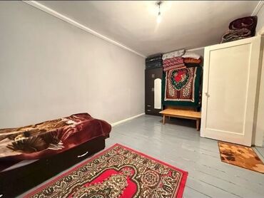 требуется на столовый раздачница: 1 бөлмө, 28 кв. м, Хрущевка, 2 кабат, Косметикалык ремонт