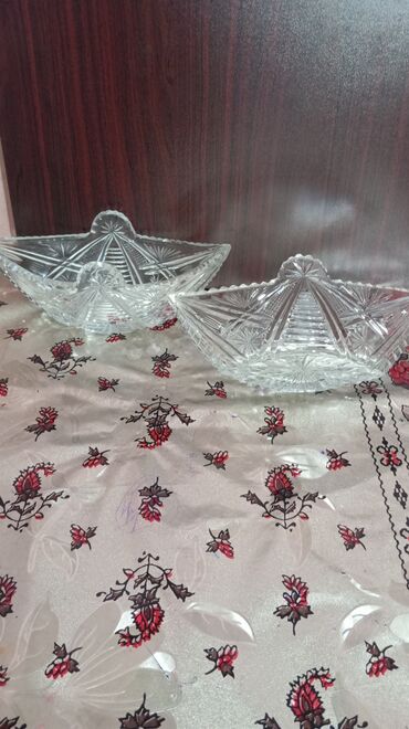 Digər dəstlər və servizlər: Kəsma naxışlı şüşə qab dəsti - 2 ədəd dərin şirniyyat/meyvə qabı – — 8