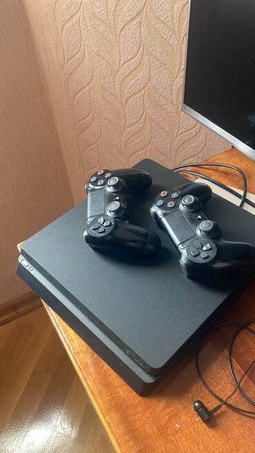 пульт playstation 4: Ps4 500 gb iki pult az işlənmiş