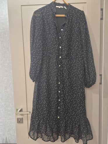 женские удлиненные футболки: Qara rəngli, xırda ağ nöqtəli uzun don. L ölçüdür XLdə gedər