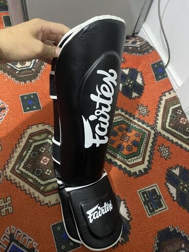 сороконожки обувь: Фута Fairtex размер М срочно - Тип: защита голени и стопы для