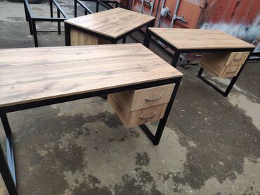 Офисные столы: Столы офисные с тумбочкой
Офисные столы с тумбочкой в наличии — 21
