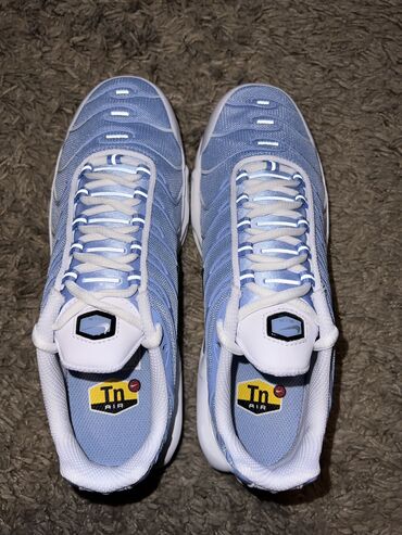 Women's Sneakers and athletic shoes: Nike, 40 — 7