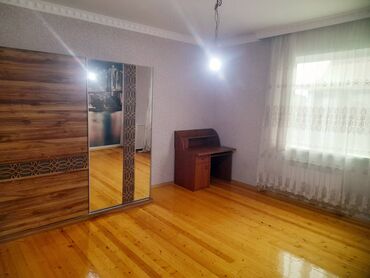 Həyət evləri və villaların satışı: 300 kv ev ikidasli tikili. Qaz su isiq daimi. Avtobus dayanacaginin — 22