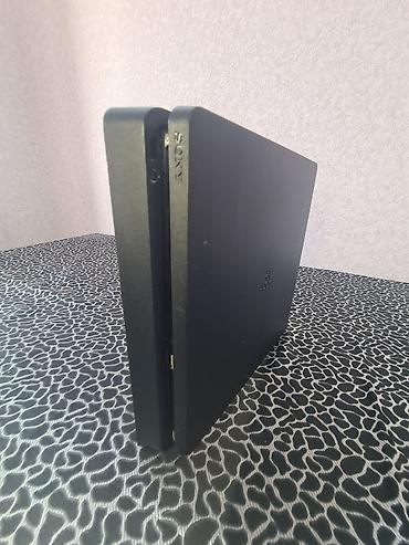 PS4 (Sony Playstation 4): PlayStation 4 Slim konsolu dəsti Xüsusiyyətlər: - Model: PS4 Slim — 6