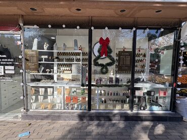 Sifarişlə ətir vitrinləri: Şüşə — 8