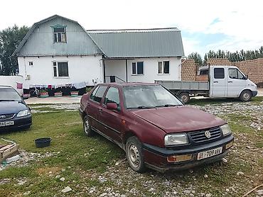 385 55: Volkswagen Vento: 1992 г., Седан — 2