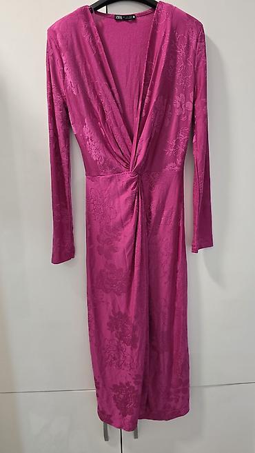 prsluk s: ZARA haljina, midi dužina, boja fuksija/ružičasto-ljubičasta. Model sa — 1