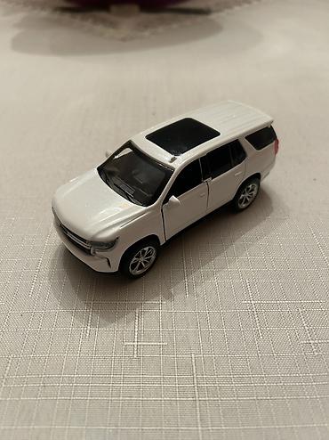 nerf satisi: Ağ rəngli sedan tipli metal oyuncaq avtomobil modeli - Realistik — 7
