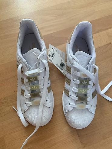 krosovkalar: Adidas, Ölçü: 39, rəng - Ağ, Yeni — 1