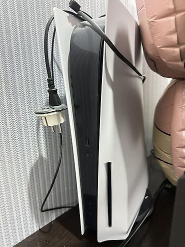 sony playstation 3 бишкек: PlayStation 5 (версия с дисководом) + комплект аксессуаров и игр — 2