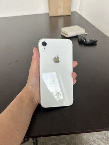 Apple iPhone: IPhone Xr, Б/у, 128 ГБ, Белый, Чехол, 79 %