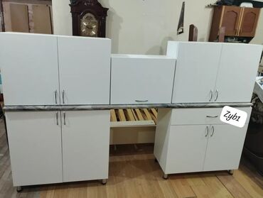 Mətbəx mebeli: Yeni mətbəx mebeli. Əldə var. Ölçü 2, 42sm, matreal Rus