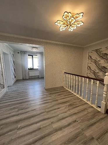 Үйлөрдү сатуу: 6 бөлмө, 193 м², 4 соток, Бишкек, Ак-Ордо 2 ж/м Риелтор — 10