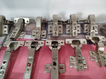 islemis qapi: Mebel qapaqları üçün menteşe və aksesuarlar dəsti - Fərqli tip və